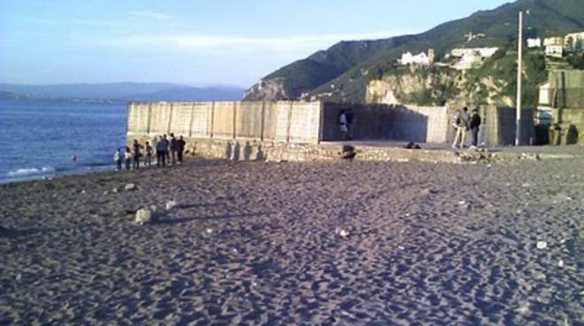 Vico Equense Seiano La Sera Viene Chiusa La Spiaggia