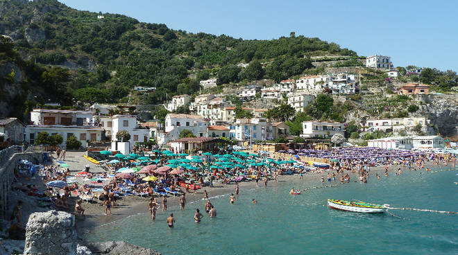 Maioribacio Gay Proibito In Spiaggia A Erchieinterviene Il