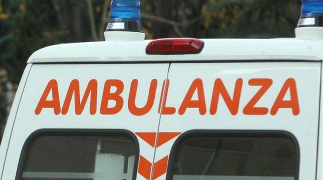 ambulanza-incidente-696x449.jpg