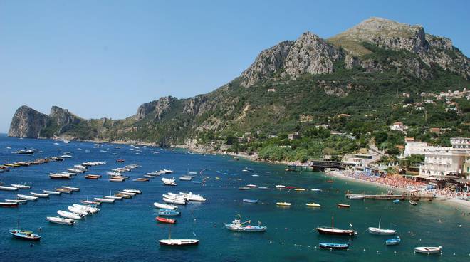 Guerra sui parcheggi a Marina del Cantone