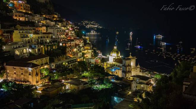 positano-la-magia-della-chiesa-madre-illuminata-3227518