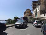 Amalfi preda del traffico tra le due gallerie