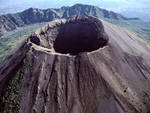 Uomo precipita nel cratere del Vesuvio