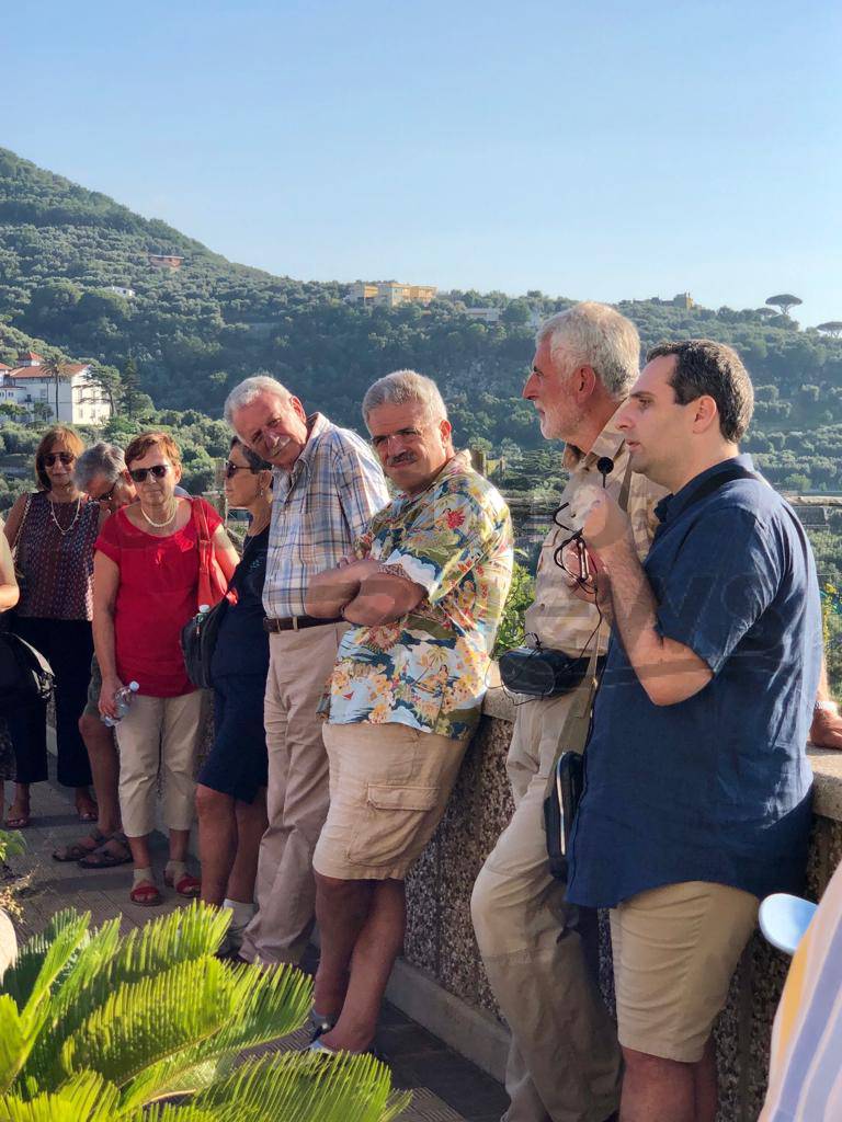 Sorrento, Passeggiata al Tramonto. Tra archeologia, natura e suoni divini Luigi Di Prisco