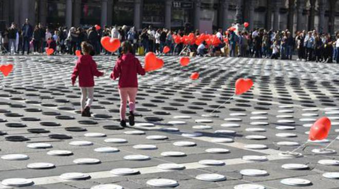 Milano, \"apparecchiata\" piazza Duomo contro la fame nel mondo
