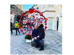 Positano, il sindaco Giuseppe Guida festeggia San Valentino con una foto ultraromantica