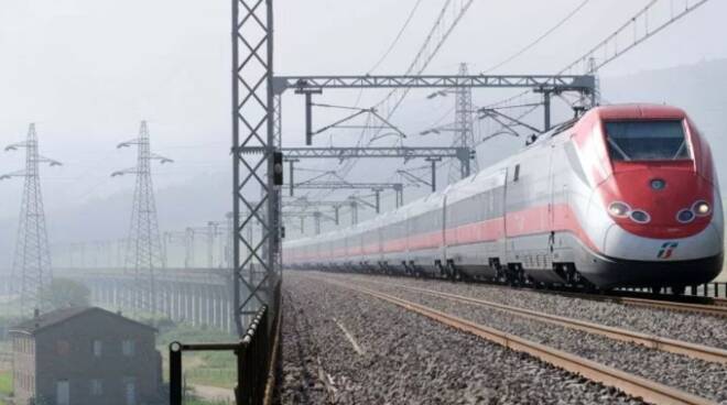 Ferrovie dello Stato, da aprile via al treno Roma-Milano Covid-free