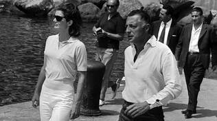 Gianni Agnelli oggi avrebbe compiuto 100 anni. Ricordiamo il suo amore per Ravello e Jacqueline Kennedy