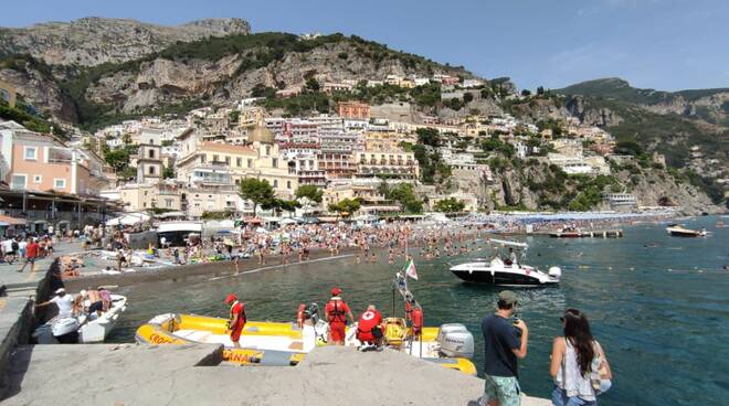 Positano, bimbo di 5 anni in shock anafilattico: intervento salvavita del 118 in spiaggia