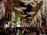 Napoli "sfida" Salerno e si illumina con 145 chilometri di luminarie 