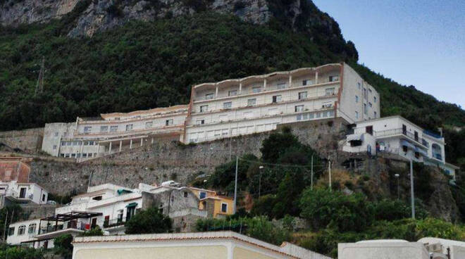 Amalfi, l'ospedale di Pogerola da risorsa a problema di cui sbarazzarsi. E l'Asl lo annette al Ruggi di Salerno