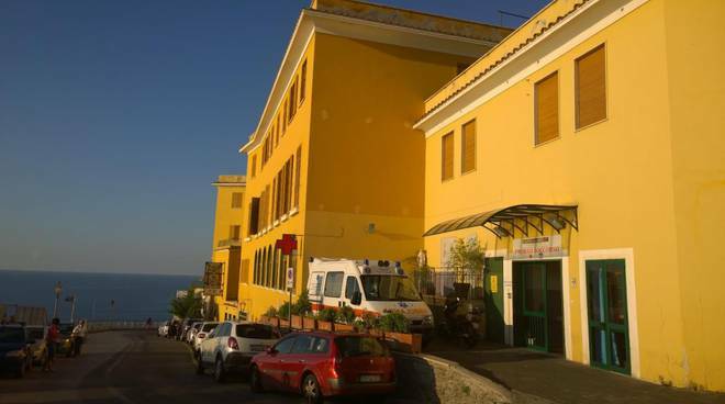 Amalfi ospedale di Castiglione al collasso rischia di chiudere