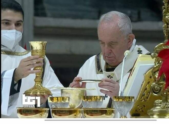 Minori: anche Daniele Civale al fianco di Papa Francesco durante la Messa di Natale