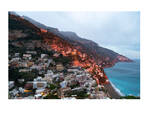 Positano, il tramonto di oggi colora di rosa le montagne spruzzate di neve nello scatto di Giuseppe Di Martino