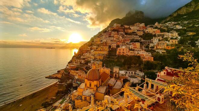 Positano, la magia di un tramonto di metà gennaio negli scatti di Giuseppe Di Martino