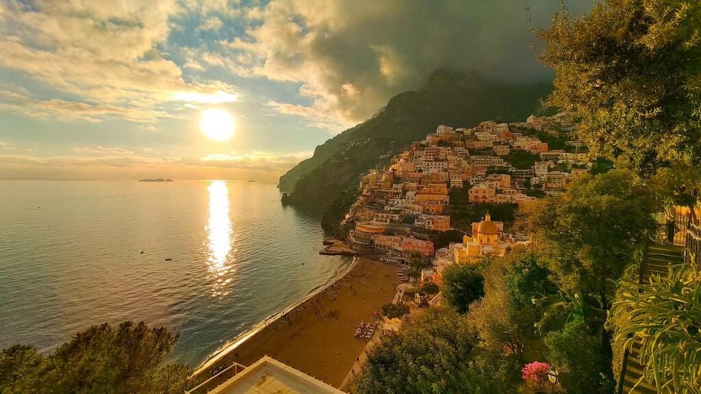 Positano, la magia di un tramonto di metà gennaio negli scatti di Giuseppe Di Martino