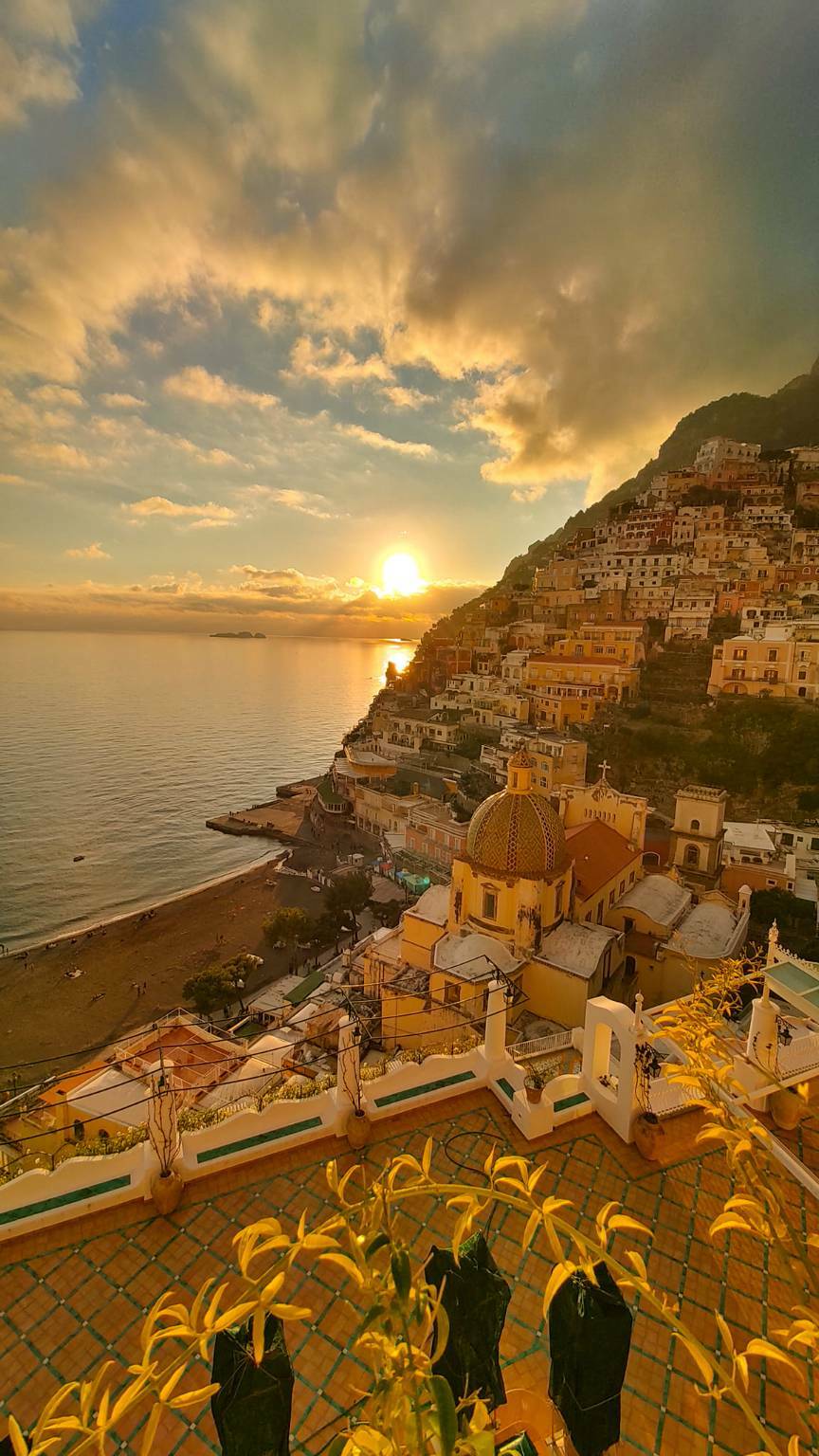 Positano, la magia di un tramonto di metà gennaio negli scatti di Giuseppe Di Martino