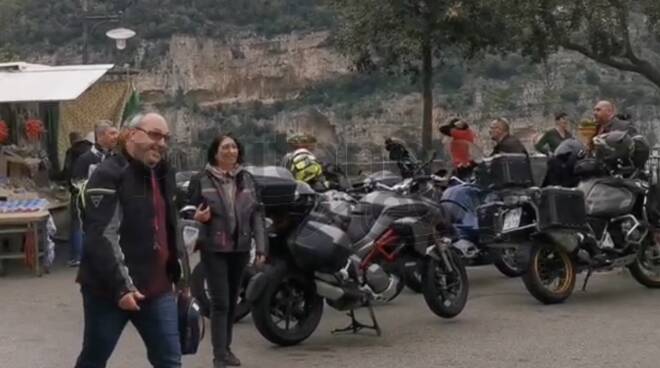 motociclisti positano