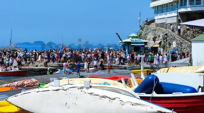 Positano: assalto al molo