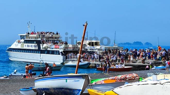 Positano: assalto al molo