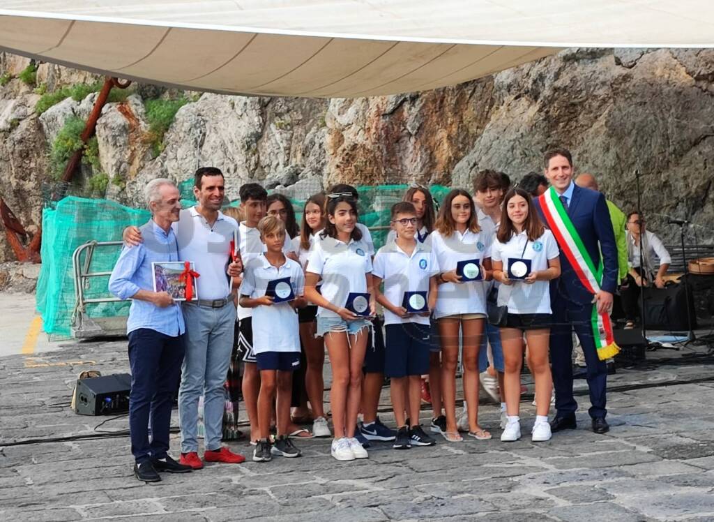 Cerimonia Bandiera Blu a Positano e consegna targa alla famiglia della professoressa Lamberti