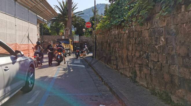 Piano di Sorrento, incidente in Via Carlo Amalfi . E' il terzo per la strada scivolosa