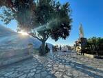 Positano, suggestiva messa ai piedi della statua della Madonna di Lourdes