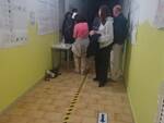 Corridoio dei seggi elettorali a Positano al buio