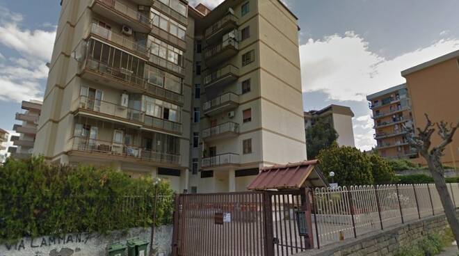 Gragnano tredicenne precipita da un palazzo