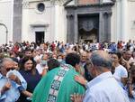 Piano di Sorrento: bagno di folla per l'addio a Don Pasquale