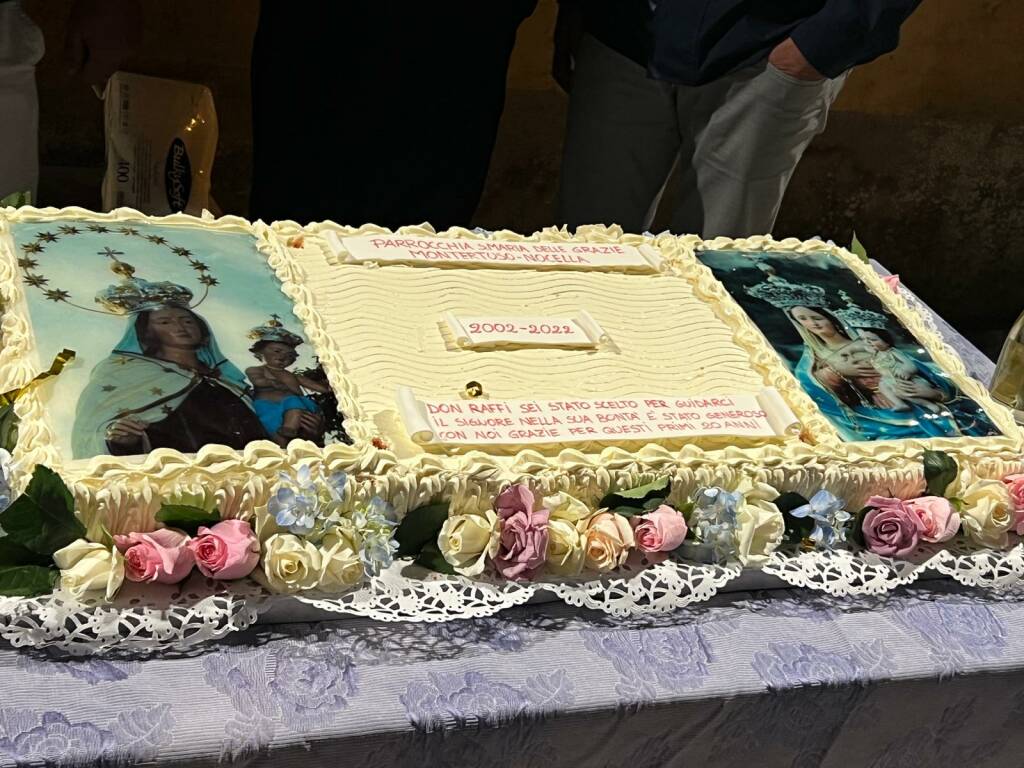 Positano: grande festa per Don Raffaele Celentano con la torta spettacolare del Bar Romano