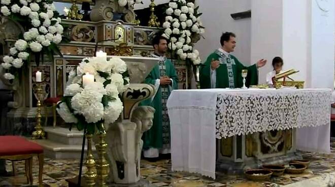 Questa mattina Don Pasquale Irolla ha celebrato la sua prima Messa a Capri nelle vesti di parroco
