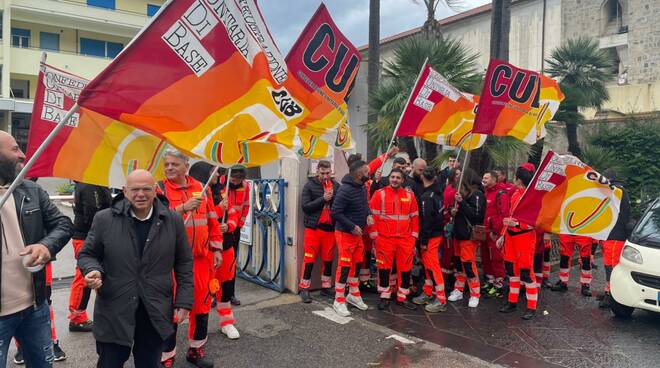 Sorrento, mobilitazione lavoratori del servizio ambulanza a rischio licenziamento. Rosario Fiorentino: "Gravità senza precedenti"