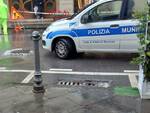 Maltempo a Piano di Sorrento: salta un tombino lungo il Corso Italia. Gori, Polizia Municipale e Vigili del Fuoco al lavoro