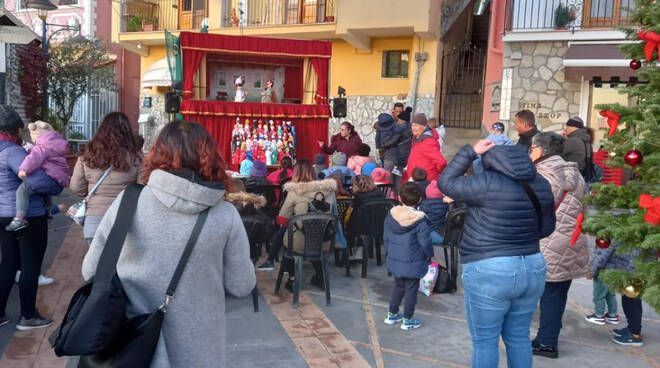 Positano, il fascino antico e divertente del teatro dei burattini a Montepertuso