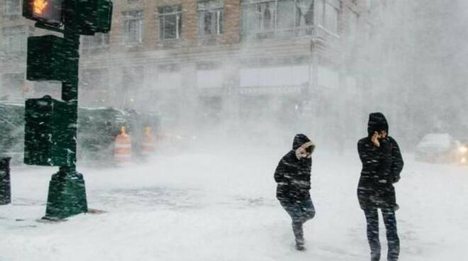 Tempesta d’inverno, New York dichiara stato d’emergenza