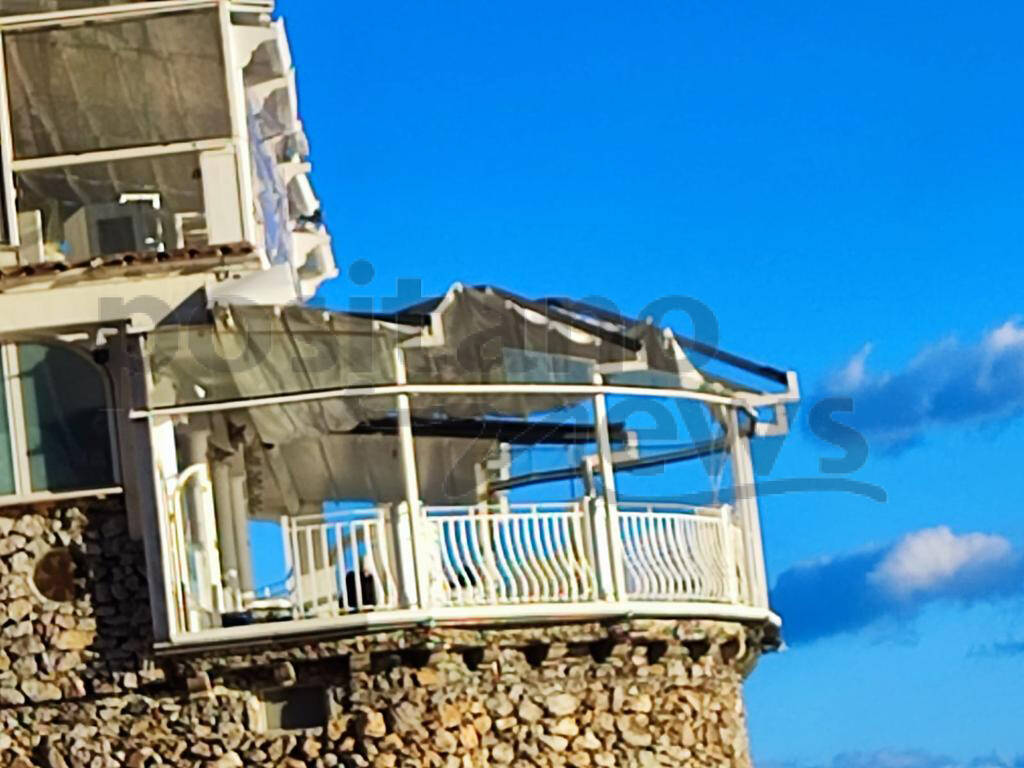 Positano, il Ristorante Rada danneggiato dal forte vento