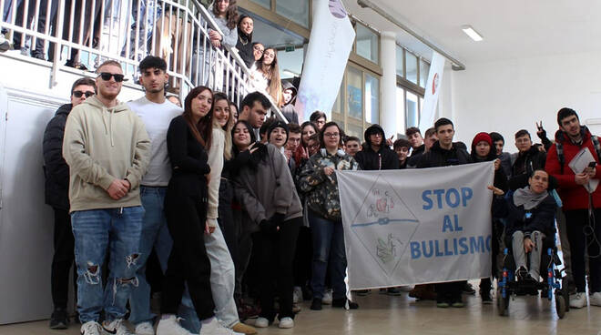 Sorrento, l'Istituto Superiore "Francesco Grandi" dice "Stop al bullismo"