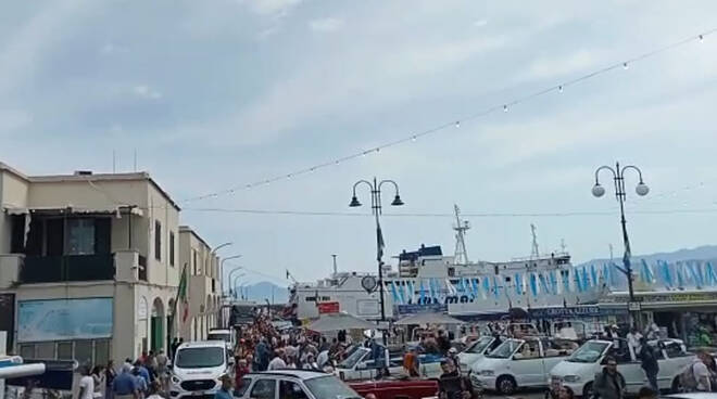 L'Associazione CapriVera: "Caos al porto, degrado e incuria nelle strade, opere pubbliche ferme"