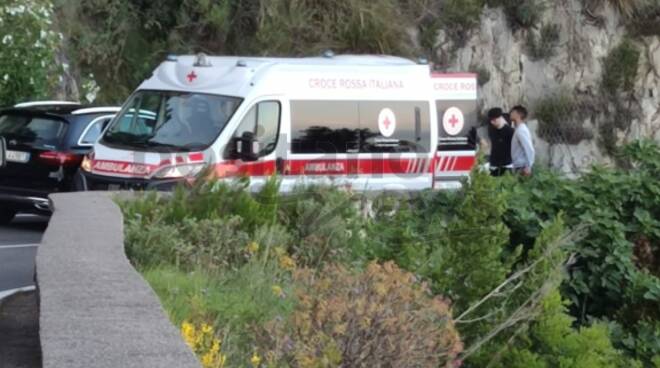 Incidente fra Positano e Piano di Sorrento fra auto mercedes e moto