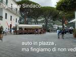 Ennesima auto che circola in Piazza Duomo a Ravello rischiando di investire mamma con passeggino