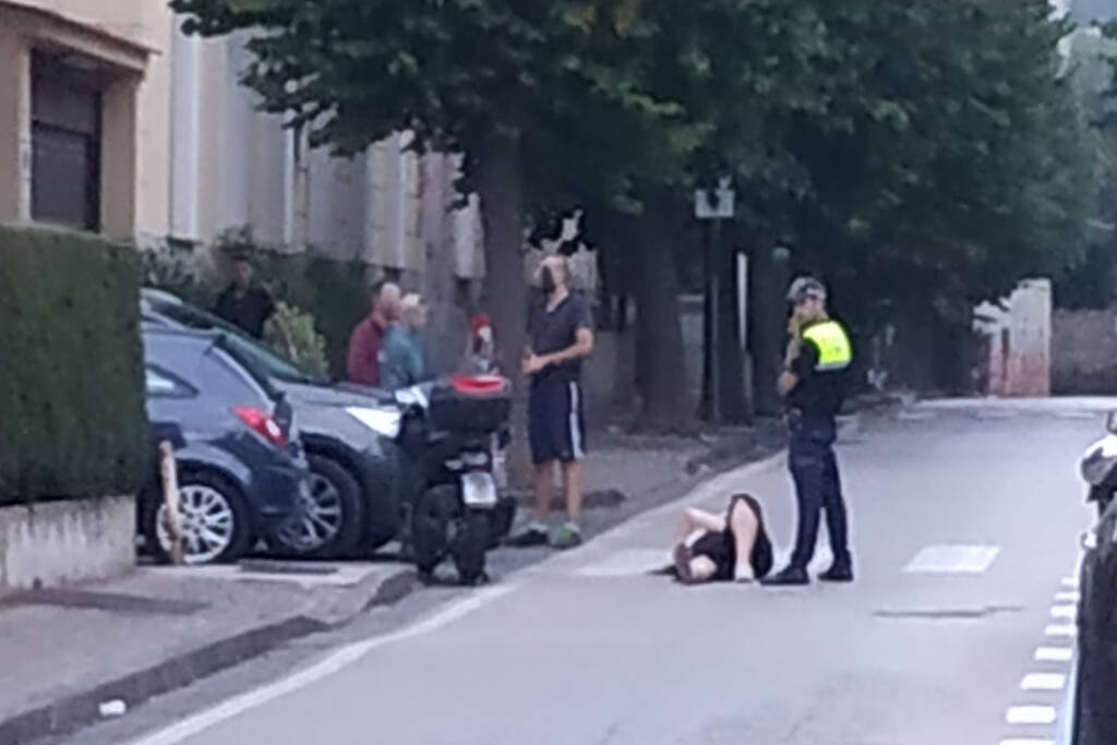 Piano di Sorrento, incidente stradale in Via Carlo Amalfi. Coinvolta una donna a bordo di un moticiclo
