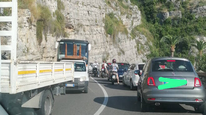 Vico Equense, camion in panne a Scutolo. Paralizzata la penisola sorrentina