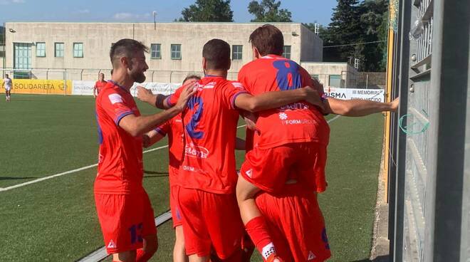 COSTA D'AMALFI ESULTANZA DOPO GOL A BARONISSI - Foto tratta dalla pagina di Facebook del F.C. Sal De Riso Costa d’Amalfi Calcio