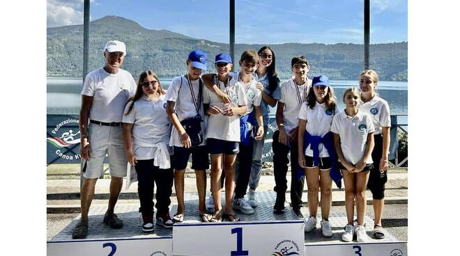 Medaglia di bronzo nazionale nei giochi studenteschi di canoa per gli alunni dell'istituto L. Porzio di Positano