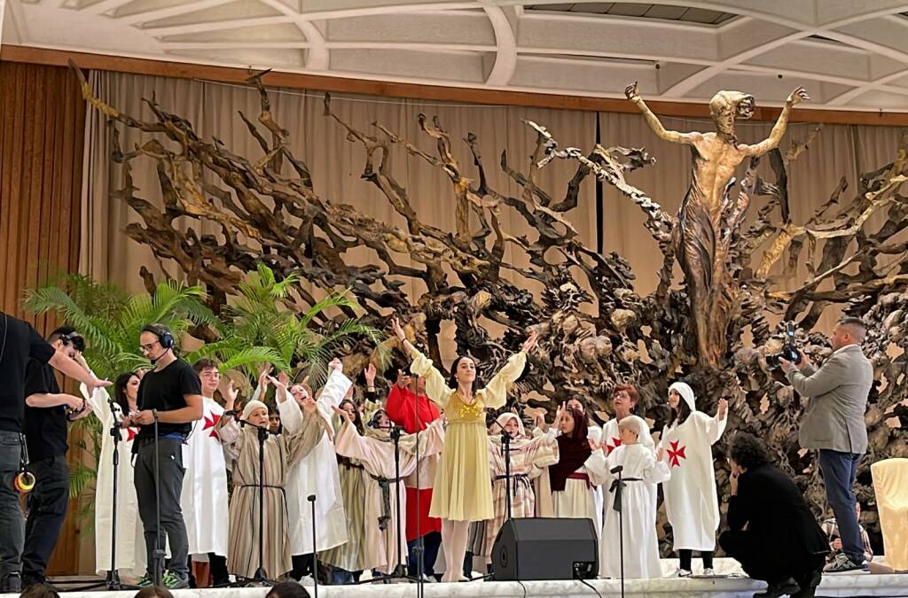 esibizione dei bambini di Amalfi e Scala all'incontro con il Papa