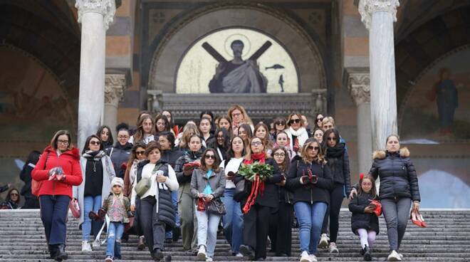 flash mob Amalfi 25 novembre violenza sulle donne