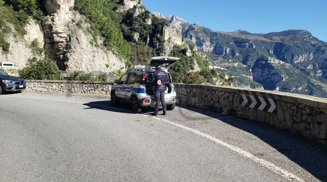 Positano: Blitz della Polizia Municipale contro le Moto Killer sulla SS163 della Costa d'Amalfi