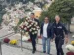 Positano ha vissuto con fede la Commemorazione dei Defunti. Il sindaco ha deposto una corona di rose