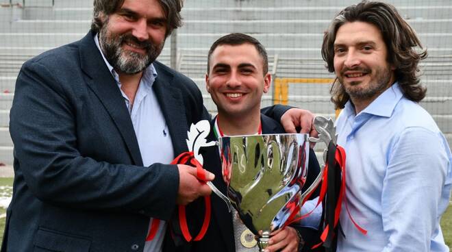 sorrento calcio presidente, vice presidente e dg con coppa